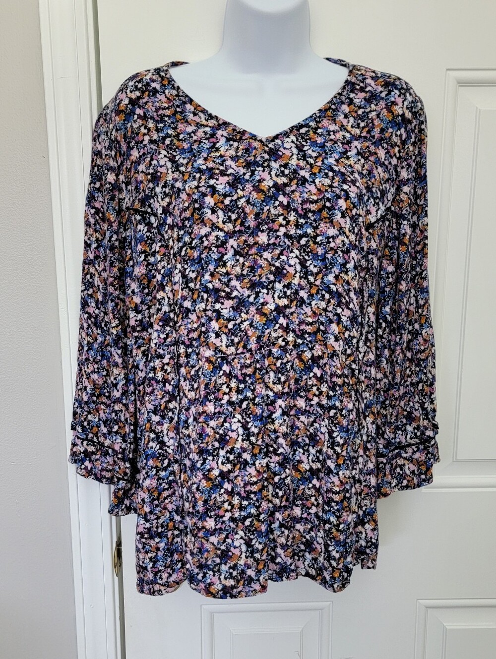 J. Jill Floral Multicolor V-Neck Long Sleeve Pullover Tunic Top Size Medium